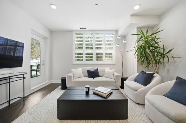 1575 Lakeshore RD W #117, Mississauga, ON L5J 0B1