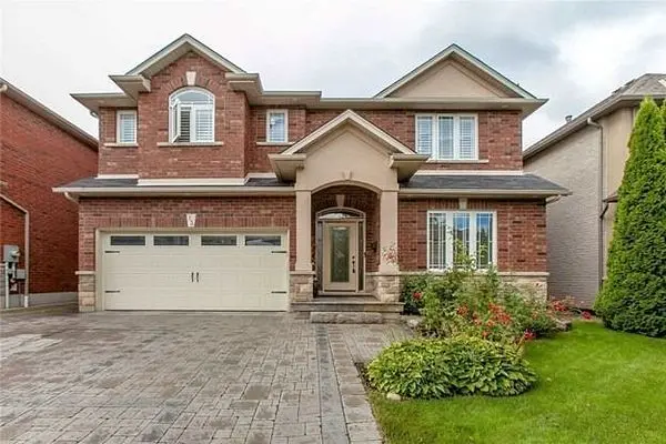 15 Sasha CT, Hamilton, ON L8E 0A3