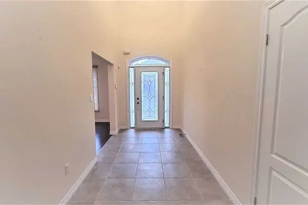 15 Sasha CT, Hamilton, ON L8E 0A3