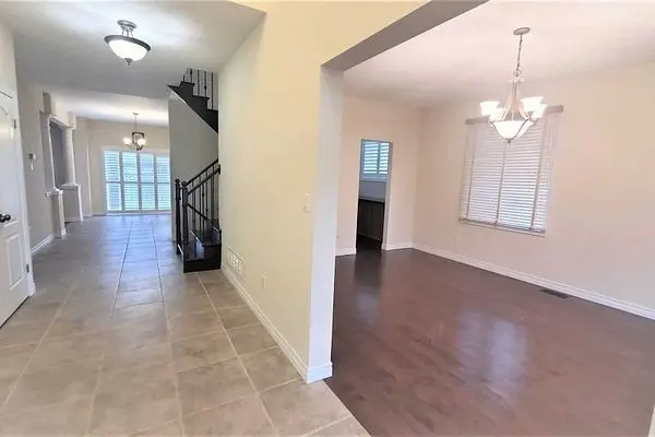 15 Sasha CT, Hamilton, ON L8E 0A3