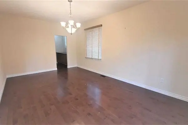 15 Sasha CT, Hamilton, ON L8E 0A3