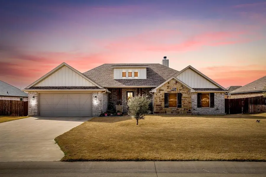 111 TREYS Way, Godley, TX 76044