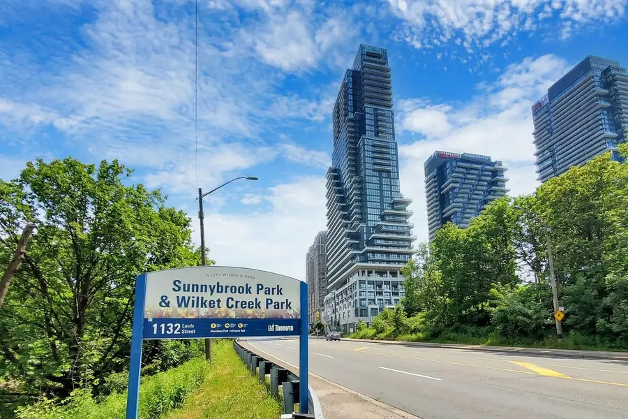 10 Inn on The Park DR #212, Toronto C13, ON M3C 0P9