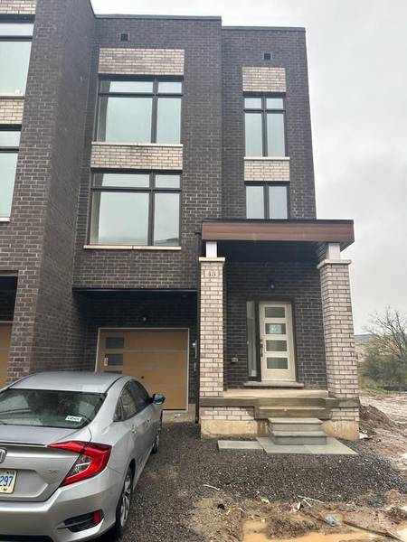 43 Queenpost DR, Brampton, ON L6Y 6L2