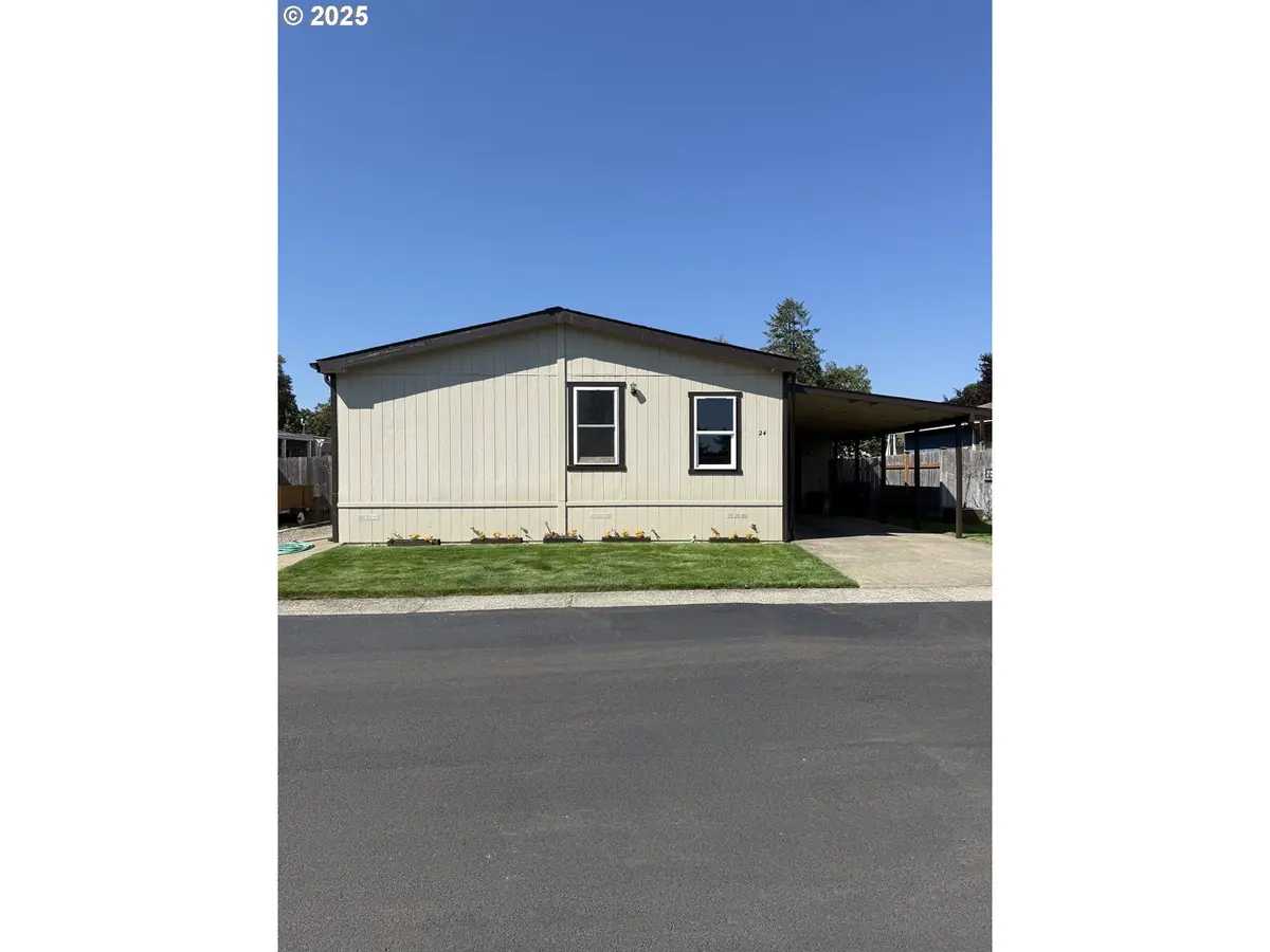 29720 Jeans RD #24, Veneta, OR 97487