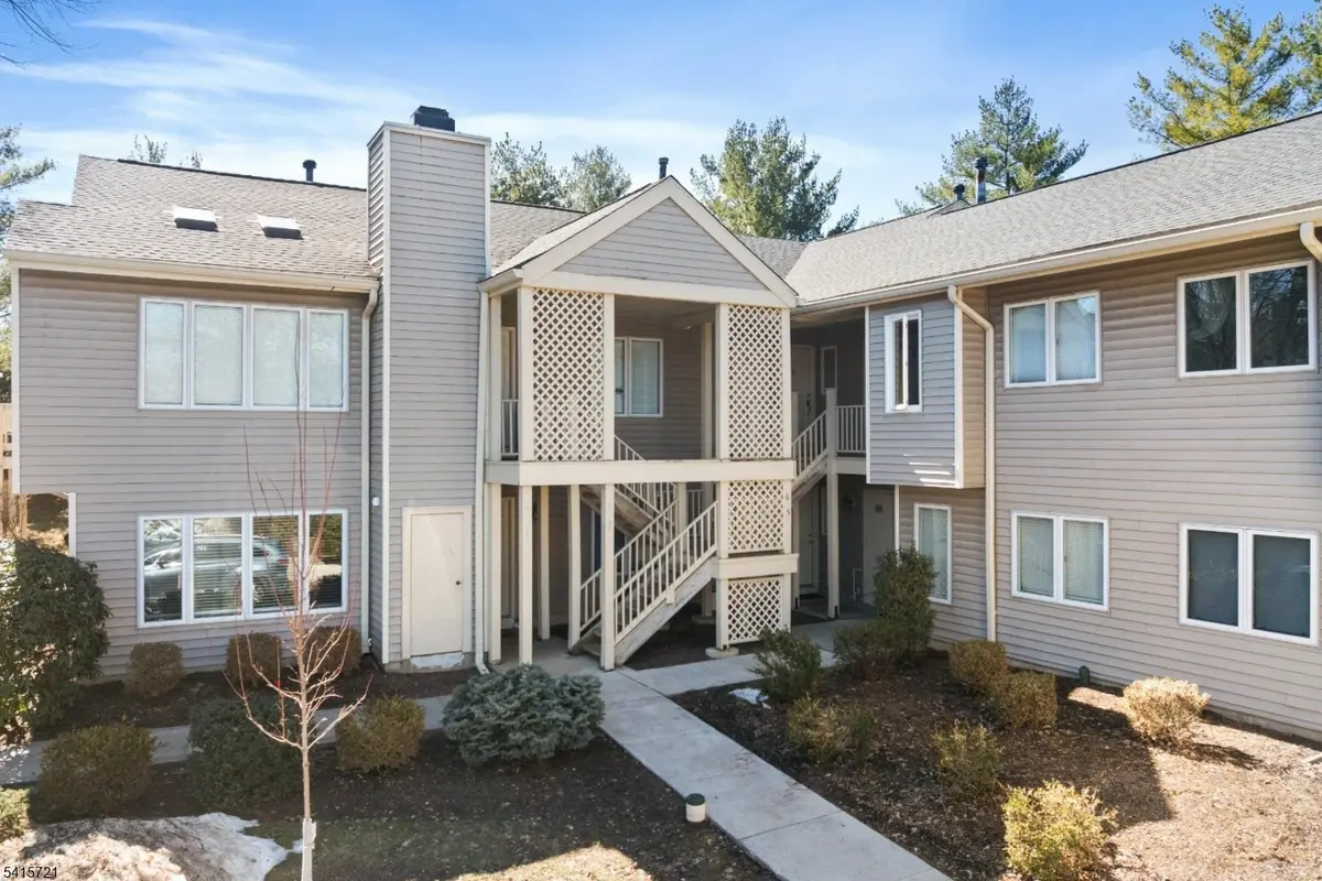 3 Augusta Dr, Clinton Twp., NJ 08801