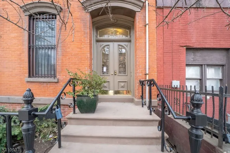 189 Christopher Columbus Dr #1, Jersey City, NJ 07302