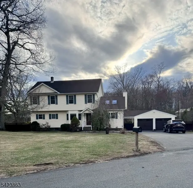 1 Field Ct, Jefferson Twp., NJ 07438