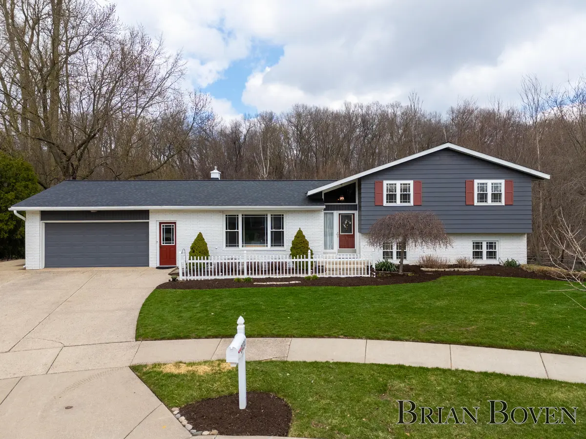 3434 Waterford CT NE, City Of Grand Rapids, MI 49525