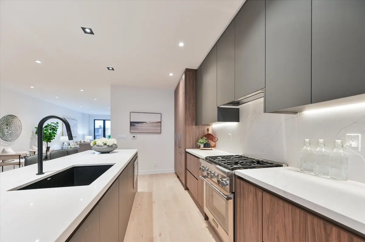 44 Doris DR, Toronto E03, ON M4B 3C9