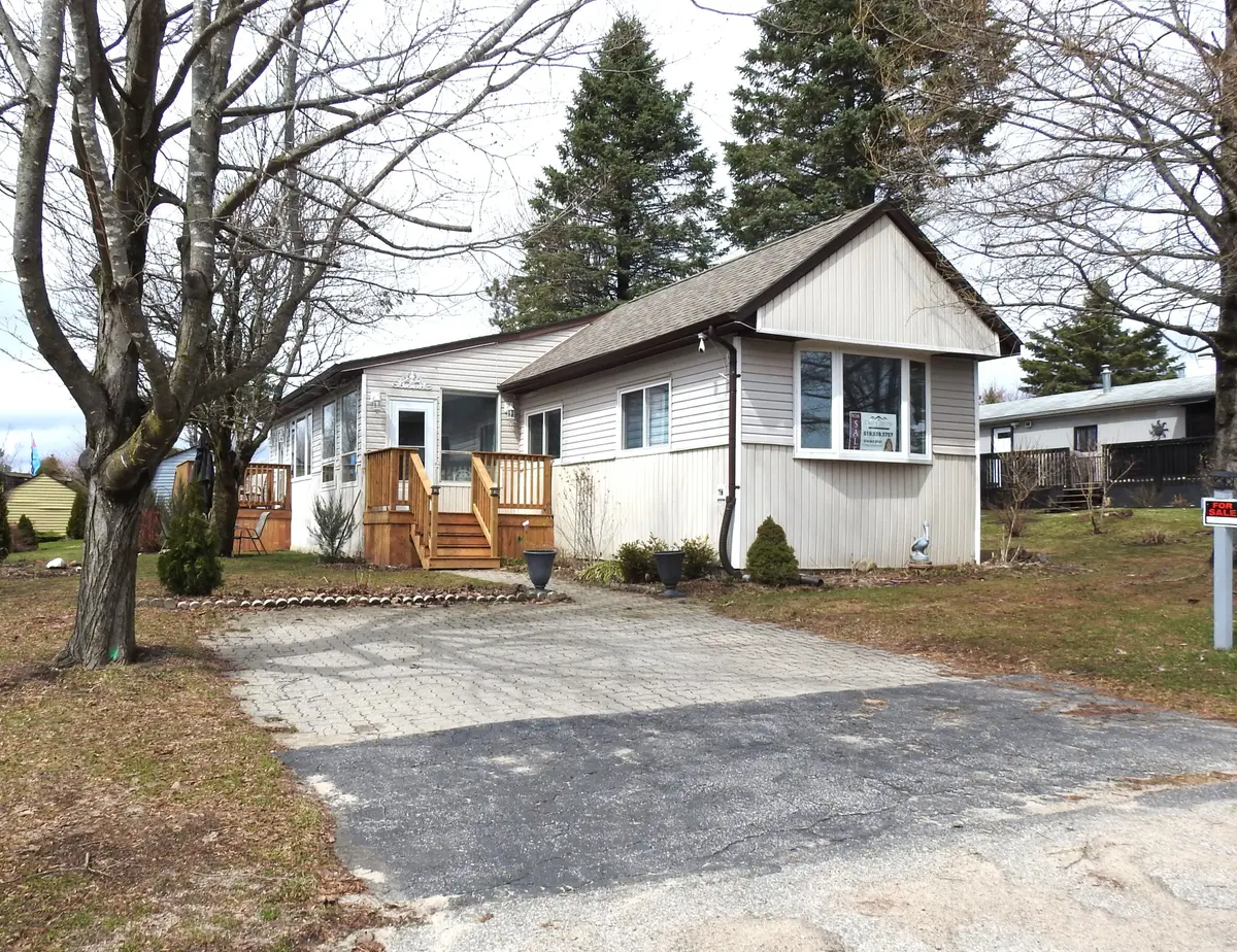 8 Claremont CRES, Oro-medonte, ON L3V 0P9