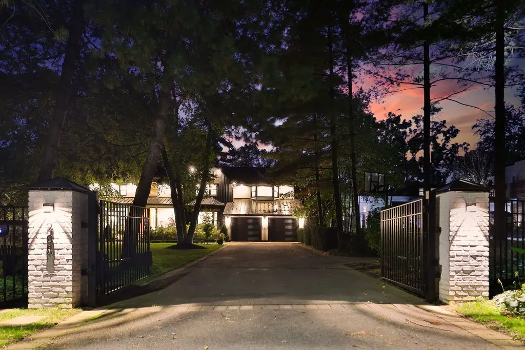 200 Chartwell RD, Oakville, ON L6J 3Z8