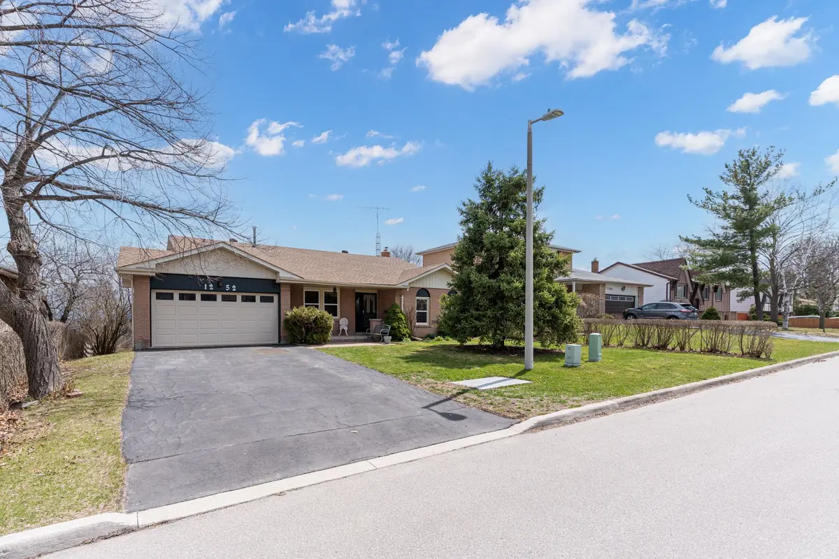 1252 Lakeview DR, Oakville, ON L6H 2M8