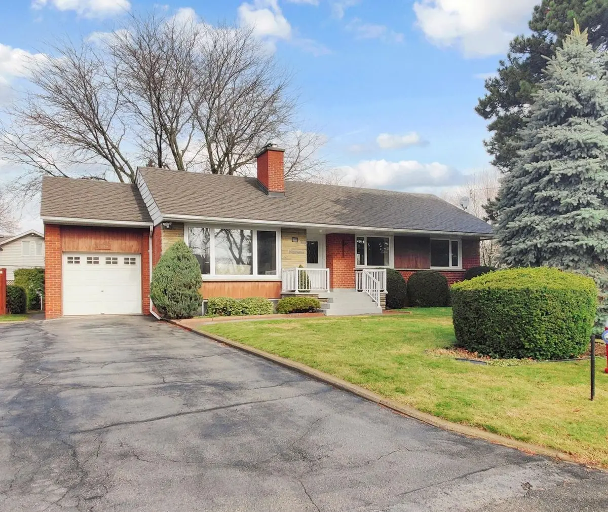 1579 Liveoak DR N, Mississauga, ON L5E 2X5