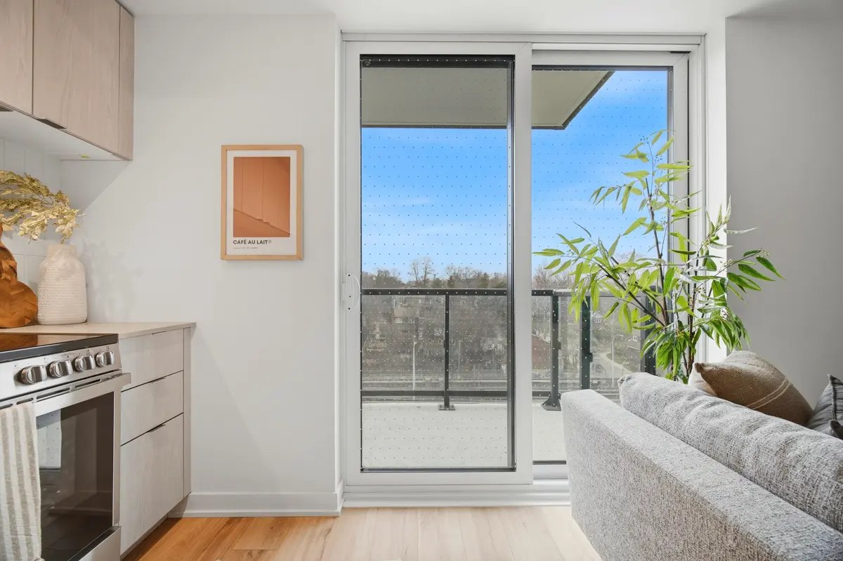 1660 Bloor ST W #516, Toronto W02, ON M6P 1A8