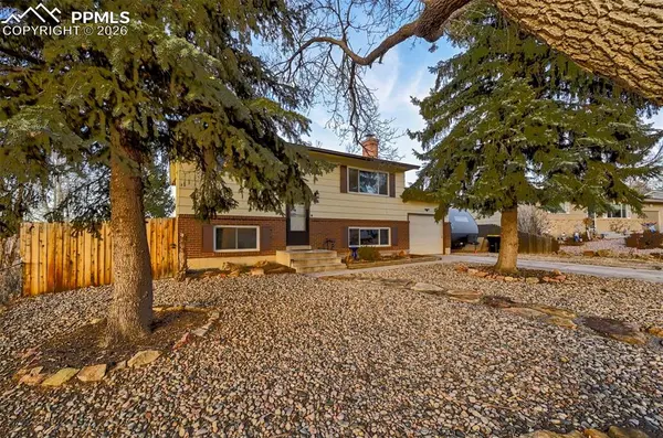 4572 N Crimson CIR, Colorado Springs, CO 80917