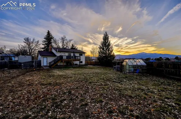 4572 N Crimson CIR, Colorado Springs, CO 80917