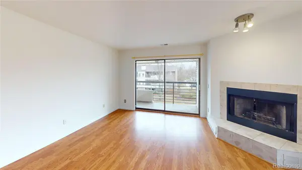 30450 Orchard Lake RD ##73, Farmington Hills, MI 48334