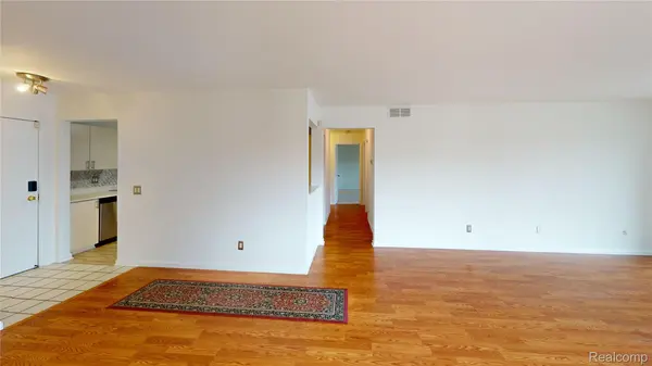 30450 Orchard Lake RD ##73, Farmington Hills, MI 48334