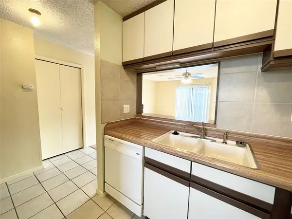 800 W Collins Street, Denton, TX 76201