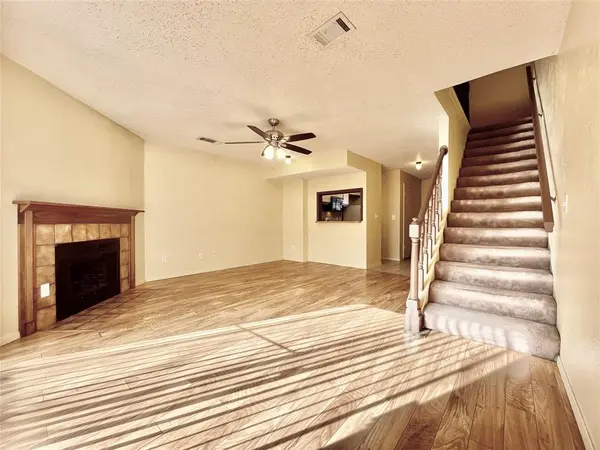 800 W Collins Street, Denton, TX 76201