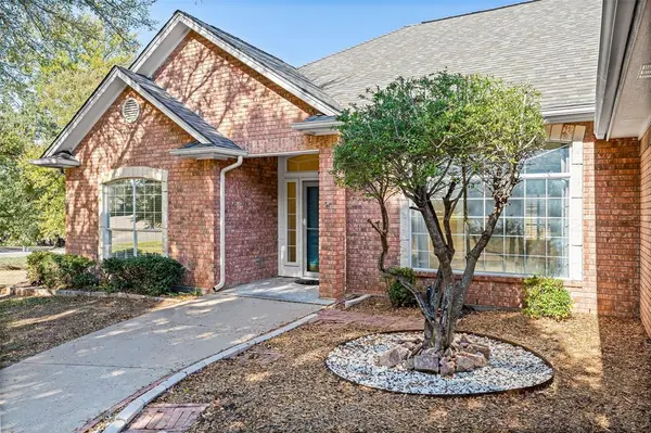 6100 N Waverly Court, Granbury, TX 76049