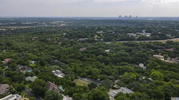 2004 Indian Creek Drive, Westover Hills, TX 76107