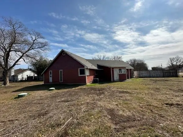 548 Spring River Drive, Martindale, TX 78655