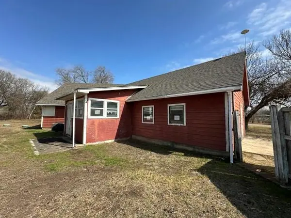 548 Spring River Drive, Martindale, TX 78655