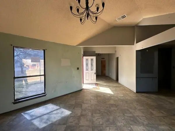 548 Spring River Drive, Martindale, TX 78655