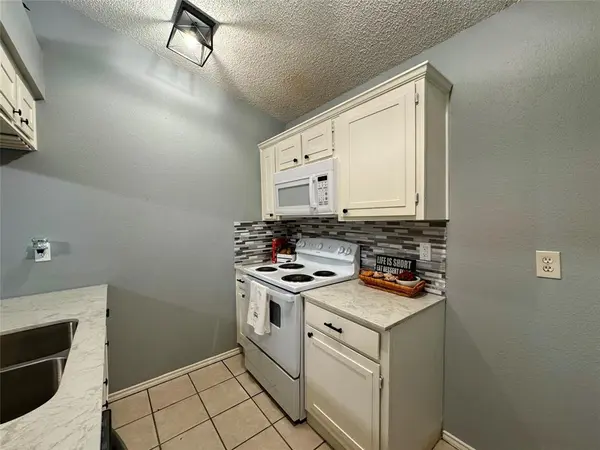 5665 Whitley Road, Haltom City, TX 76148