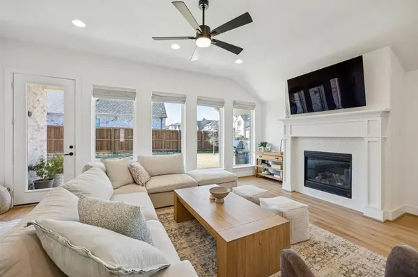 2100 Pleasant Run Lane, Fort Worth, TX 76008