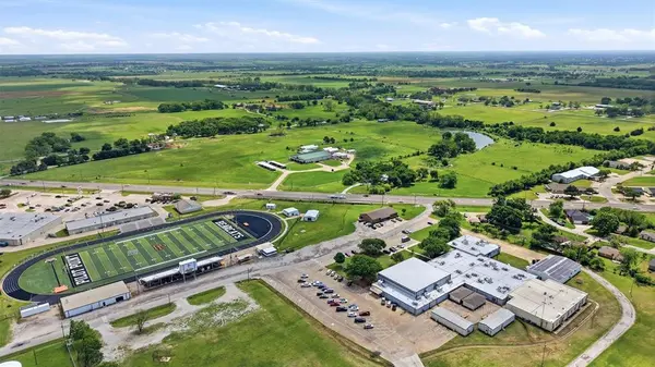 1100 Debbie Lane, Pilot Point, TX 76258