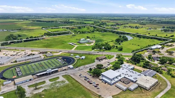 1100 Debbie Lane, Pilot Point, TX 76258