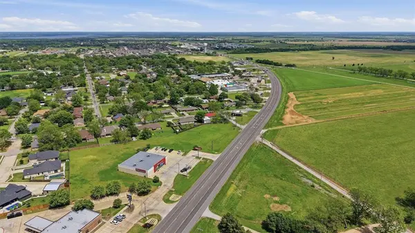 1100 Debbie Lane, Pilot Point, TX 76258