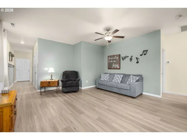 1408 W 16TH AVE, La Center, WA 98629