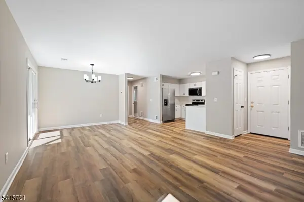 3 Augusta Dr, Clinton Twp., NJ 08801