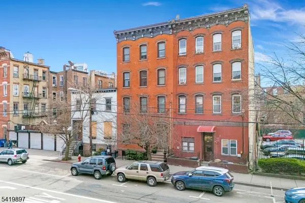 189 Christopher Columbus Dr #1, Jersey City, NJ 07302