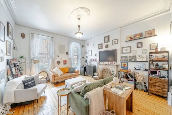 189 Christopher Columbus Dr #1, Jersey City, NJ 07302