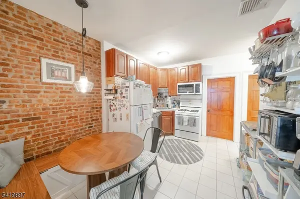 189 Christopher Columbus Dr #1, Jersey City, NJ 07302