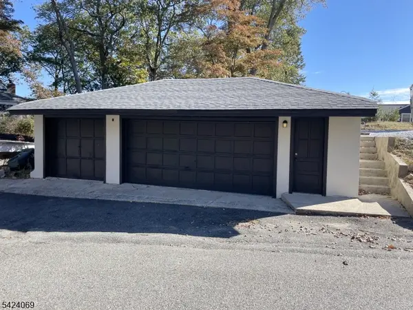 12 Bass Rock Rd, Hopatcong Boro, NJ 07843