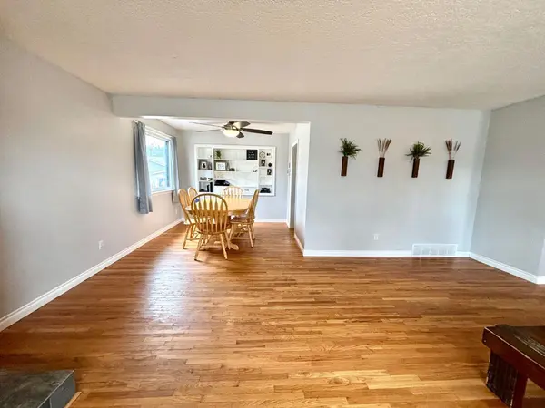 130 Willow DR, Hinton, AB T7V 1E3