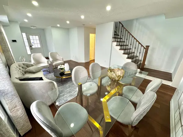 20 Hollidge BLVD, Aurora, ON L4G 7H7