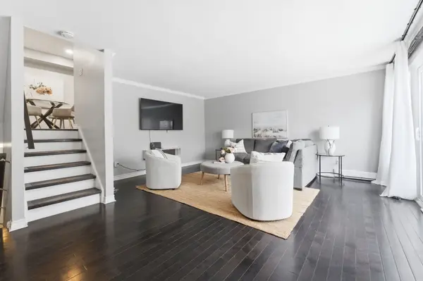 317 Milestone CRES, Aurora, ON L4G 3M2