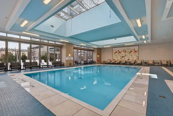 10 Gatineau DR #208, Vaughan, ON L4J 0L2