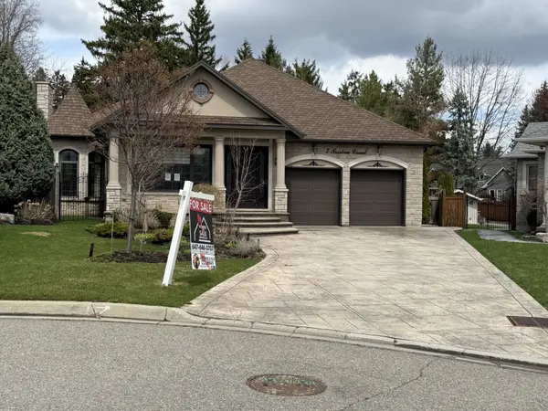 7 Tristan CT, Brampton, ON L6Y 5S2