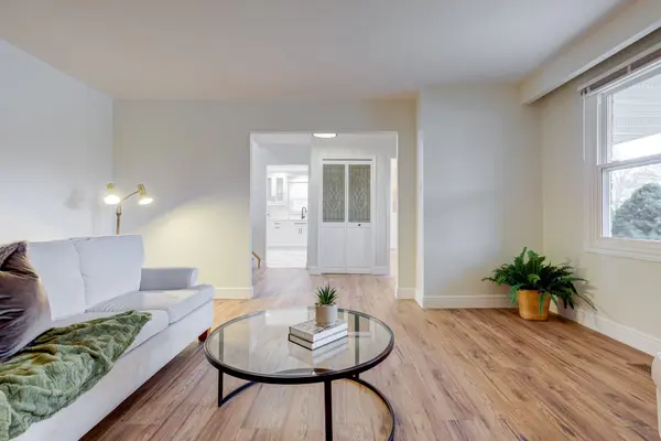 1252 Lakeview DR, Oakville, ON L6H 2M8