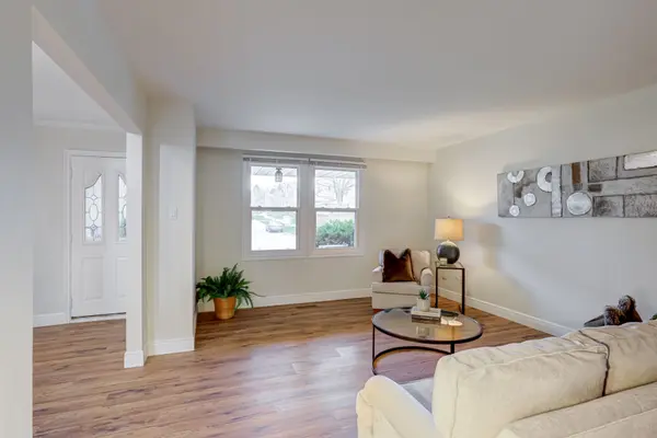 1252 Lakeview DR, Oakville, ON L6H 2M8