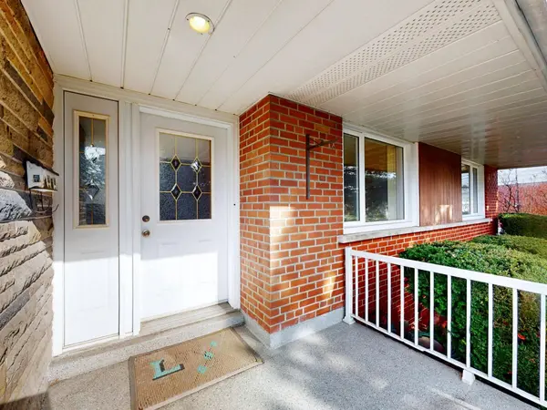 1579 Liveoak DR N, Mississauga, ON L5E 2X5