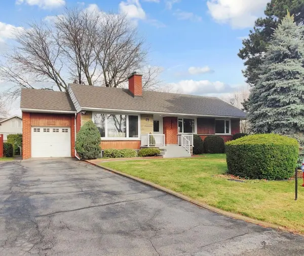 1579 Liveoak DR N, Mississauga, ON L5E 2X5